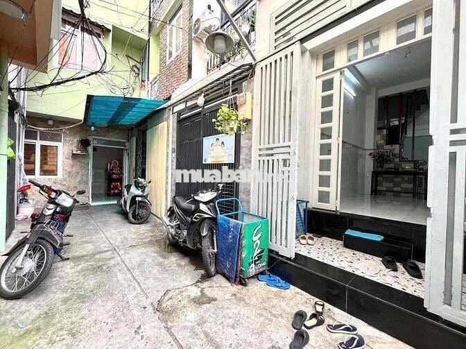 Cho Thuê Nhà Nguyên Căn 1trệt + 2 Lầu + 1ST, 3PN, 2WC, Ngay Tôn Đản Q4