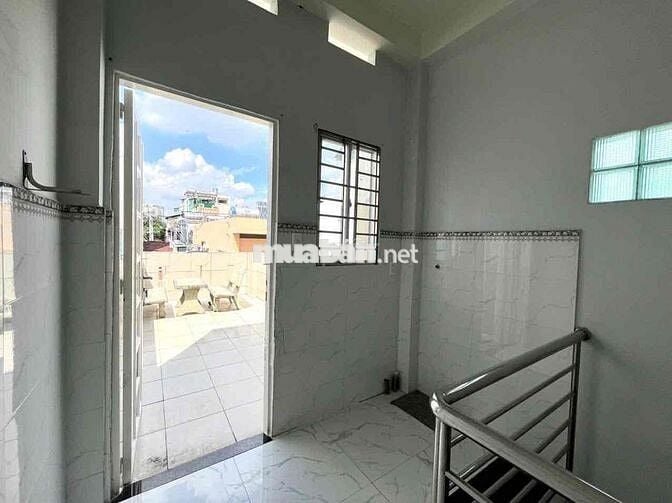 Cho Thuê Nhà Nguyên Căn 1trệt + 2 Lầu + 1ST, 3PN, 2WC, Ngay Tôn Đản Q4