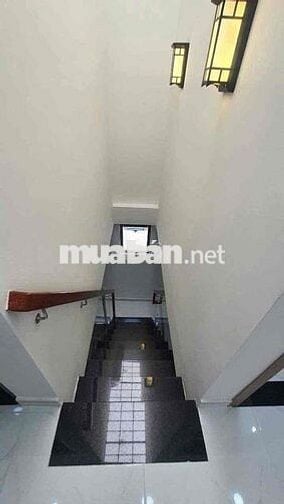 GẦN TRƯỜNG ĐẠI HỌC NGÂN HÀNG HOÀNG DIỆU 2 NHÀ ĐẸP 4 PHÒNG NGỦ FULL NT