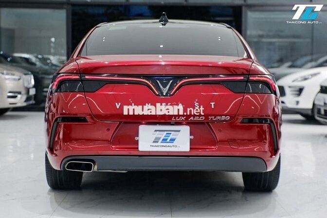 VinFast Lux A2.0 2022 lướt trang bị option nhiều