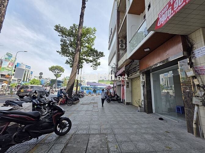 Mặt tiền Ngô Gia Tự khu phố nội thất kế bên KFC