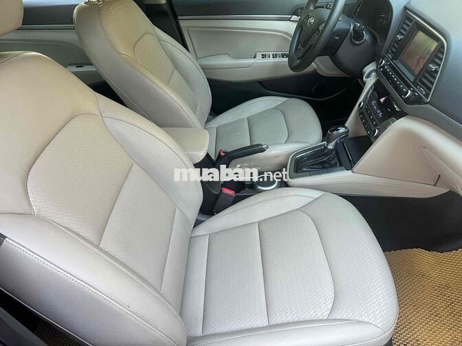 Hyundai Elantra 2018 2.0 AT - 79000 km