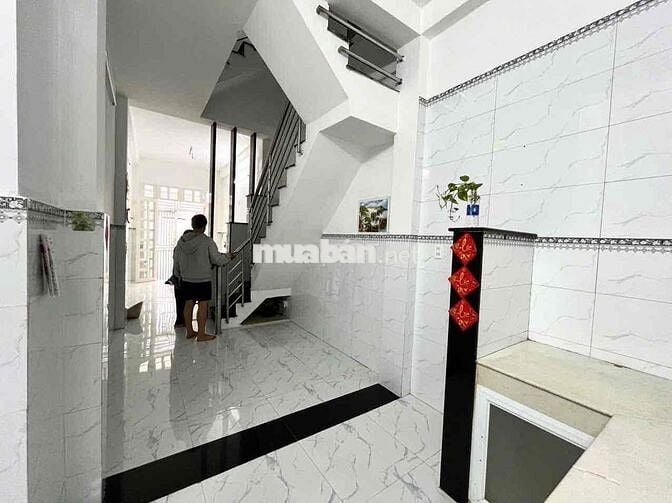 Cho Thuê Nhà Nguyên Căn 1trệt + 2 Lầu + 1ST, 3PN, 2WC, Ngay Tôn Đản Q4