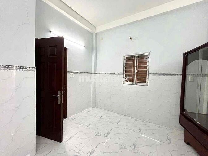 Cho Thuê Nhà Nguyên Căn 1trệt + 2 Lầu + 1ST, 3PN, 2WC, Ngay Tôn Đản Q4