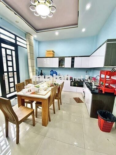 Nhà 2 MT -  3 tầng - 2pn , 3wc - giá chỉ 5,5 tỷ