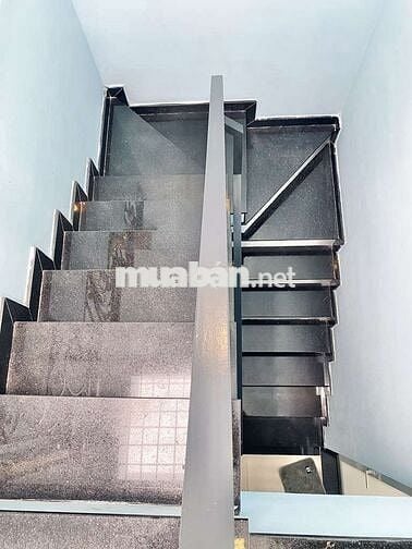 Nhà 2 MT -  3 tầng - 2pn , 3wc - giá chỉ 5,5 tỷ