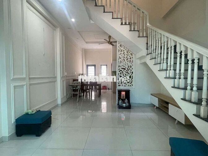 Cho thuê nhà 2 lầu 1 trệt 4pn 4wc hoàng nam Phú Lợi gần ngã tư siza