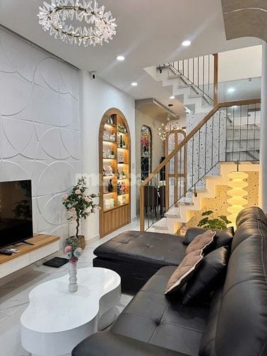 Nhà 1 trệt, 1 lầu Full nội thất cao cấp 