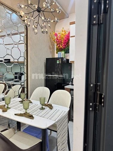 Nhà 1 trệt, 1 lầu Full nội thất cao cấp 