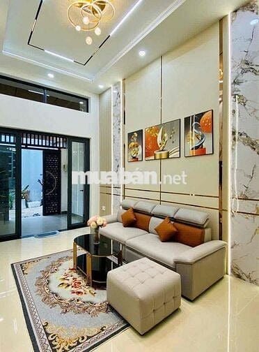 nhà 3 lầu hẻm xe hơi. 4 phòng 5 tolet riêng mỗi phòng.nở hậu