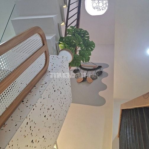 Nhà 1 trệt, 1 lầu Full nội thất cao cấp 