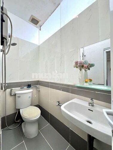 PHÒNG TRỌ 30m2 CỬA SỔ LỚN CHU VĂN AN BÌNH THẠNH GẦN ĐH ,HIU,UEF