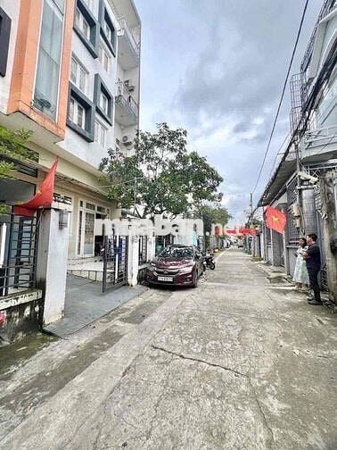 Bán nhà C4 261m2 + 20m2 sử dụng thêm Ngay KDL Thanh Đa chính chủ 40nam