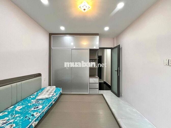 NNC 1 Trệt 2 Lầu 4PN 3WC 3.3x10m2 Mới Keng HXH Ngay Chợ Bàn Cờ Q3