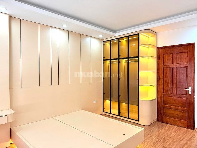 Hiếm 36m2 MT 4,3m khổ đất đẹp mà có 9,8 tỷ nhà 5T thang máy VănChuong