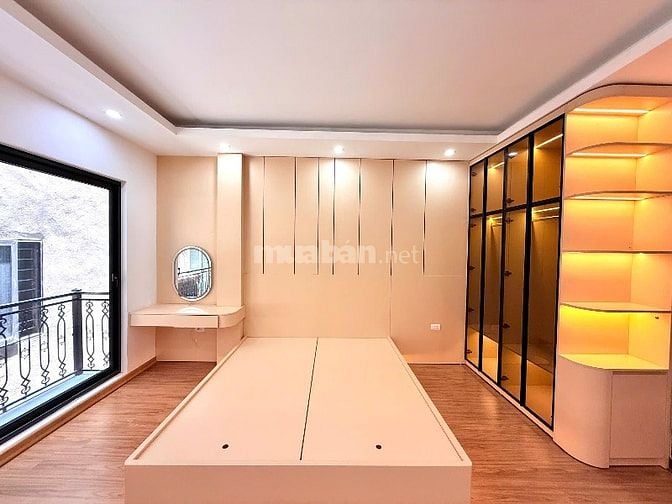 Hiếm 36m2 MT 4,3m khổ đất đẹp mà có 9,8 tỷ nhà 5T thang máy VănChuong