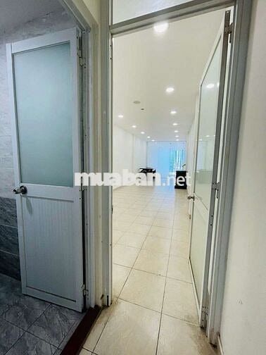 Cho thuê nguyên căn mặt tiền hẻm xe tải 285/132 CMT8 Q10