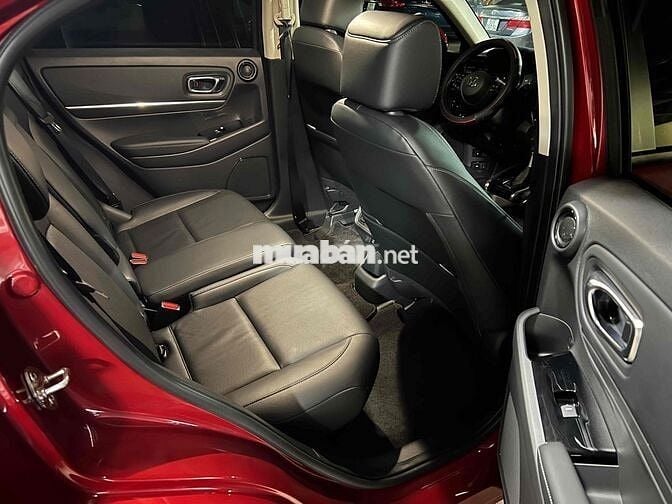 Honda HRV L Sensing 2025 Đỏ 2300 km, quá đẹp, Zin