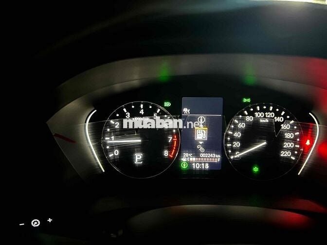 Honda HRV L Sensing 2025 Đỏ 2300 km, quá đẹp, Zin