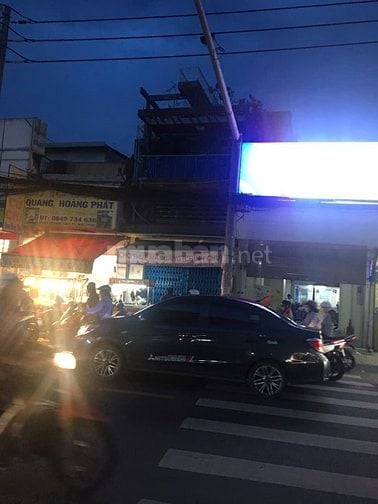 Cho thuê nhà 2 mặt tiền Nguyễn Đình Chiểu, P.2, Q.3 giá 60tr