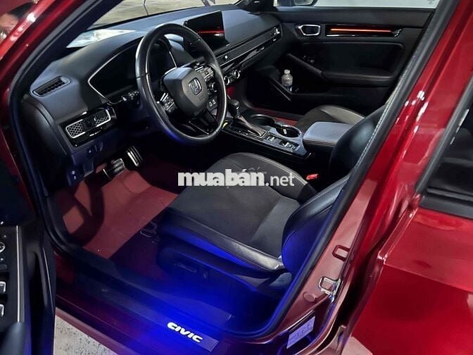 Civic RS 25100 km Đỏ, Xe đẹp, hãng bán đã test xe
