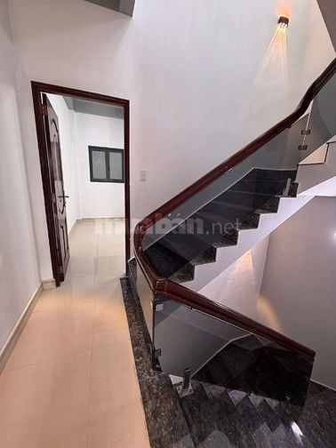 Chính chủ cần bán gấp NhàMặt tiền hiếm – vị trí vàng Lạc Long Quân Q11