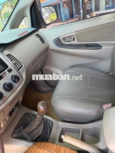 Toyota Innova 2015 2.0E - zin căng nét