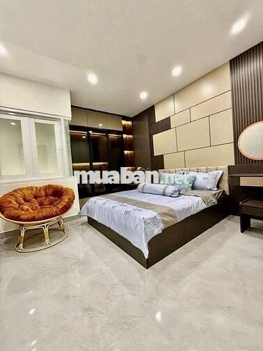 NHÀ PHỐ SANG TRỌNG - SÁT MT NGUYỄN THỊ THẬP Q7 -- 5 PN - S.T CHIL CHIL