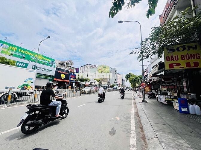 CHO THUÊ MBKD MẶT TIỀN ĐƯỜNG HOÀNG HOA THÁM 8X30M TRỐNG SUỐT