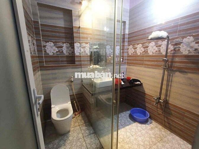 cần bán căn nhà rộng đẹp 5p 6,8 tỷ