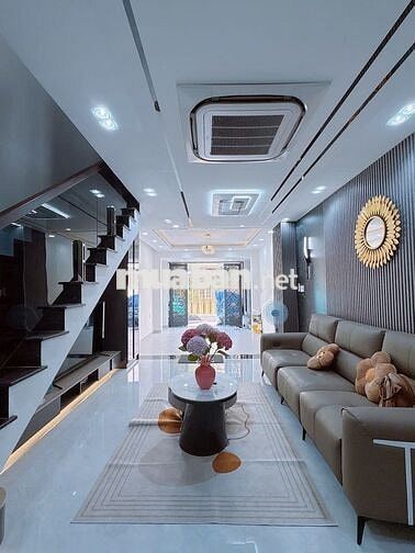 NHÀ PHỐ SANG TRỌNG - SÁT MT NGUYỄN THỊ THẬP Q7 -- 5 PN - S.T CHIL CHIL