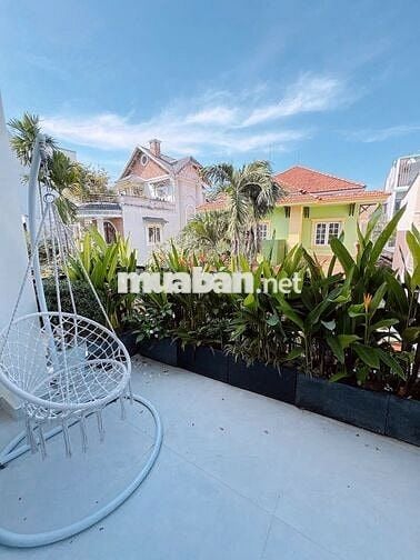 NHÀ PHỐ SANG TRỌNG - SÁT MT NGUYỄN THỊ THẬP Q7 -- 5 PN - S.T CHIL CHIL