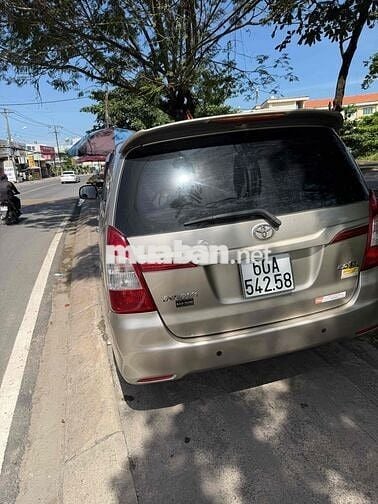 Toyota Innova 2015 2.0E - zin căng nét
