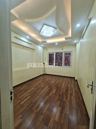 Nhà nguyên căn ngõ Kiến Thiết cách đường Khâm Thiên 1 nhà