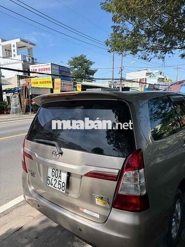 Toyota Innova 2015 2.0E - zin căng nét