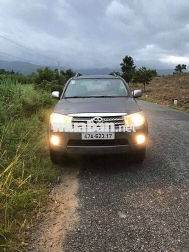 Toyota Fortuner 2010 4x4 Xám