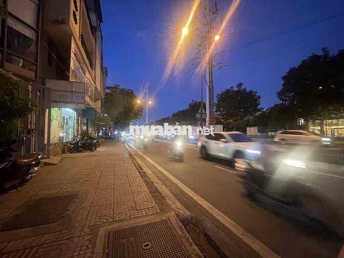 MẶT TIỀN PHẠM VĂN ĐỒNG THỤT VÀO 20M - XE HƠI ĐỖ CỬA - ĐẤT TẶNG NHÀ NAT