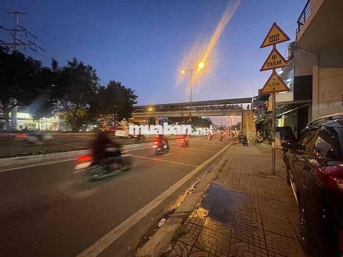 MẶT TIỀN PHẠM VĂN ĐỒNG THỤT VÀO 20M - XE HƠI ĐỖ CỬA - ĐẤT TẶNG NHÀ NAT