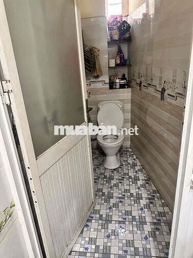 cho thuê lại nhà 1 trệt 2 lầu. do gia đình có việc gấp về quê