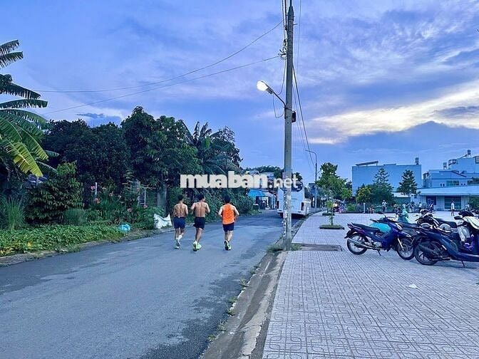 Bán nhà 1 trệt 2 lầu,sổ hồng thổ cư 100%, khu dân cư Tân Phong (5.9tỷ)