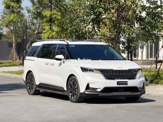 Kia Carnival 2024 2.2D Signature 31000 km