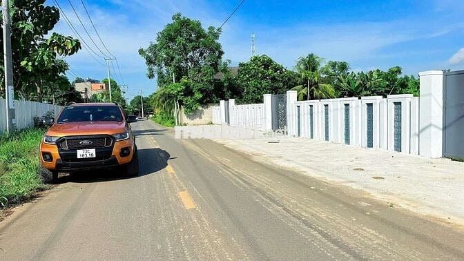 3 LÔ LIÊN KỀ MẶT TIỀN ĐƯỜNG ĐOÀN TRUNG CÒN - THỊ TRẤN ĐẤT ĐỎ