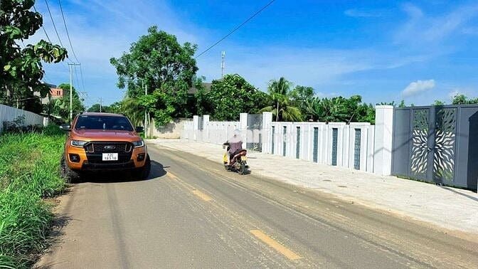 3 LÔ LIÊN KỀ MẶT TIỀN ĐƯỜNG ĐOÀN TRUNG CÒN - THỊ TRẤN ĐẤT ĐỎ