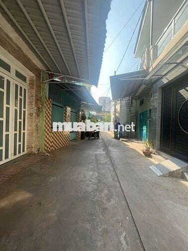 Bán Nhà Hẻm 403 Sát bên Aeon Mall chỉ vài bước chân ra khu công viên.