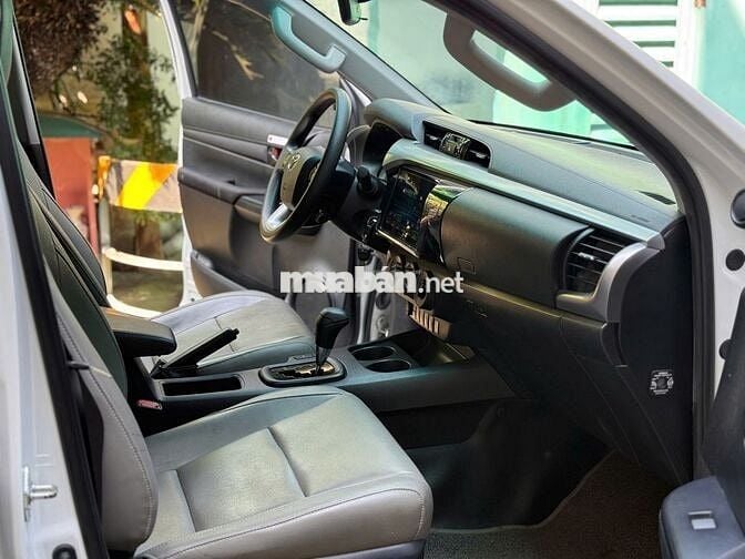 Toyota Hilux 2024 2.4AT Trắng 43759 km