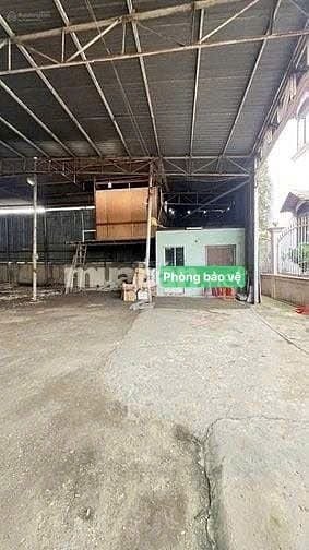 Kho 800m2 cho thuê 40 triệu/tháng đường Quốc Lộ 13 Ngã Tư Bình Phước