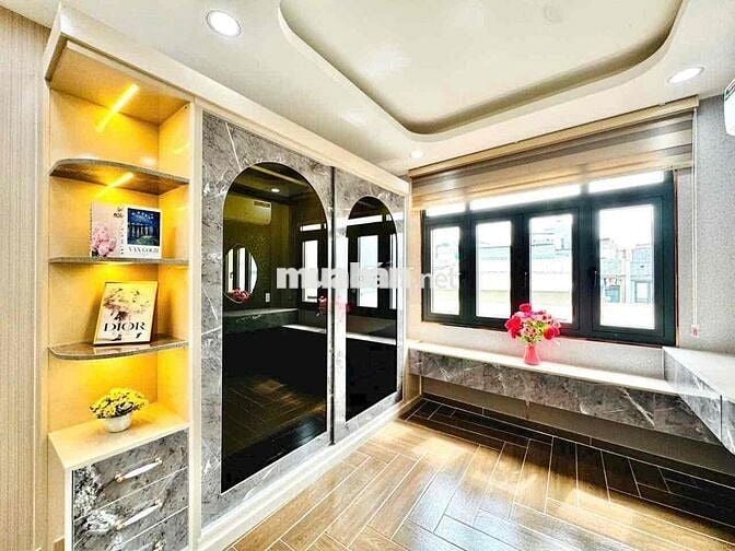 🤩🤩bán nhà quang trung 5 tầng nhỉnh 6 tỷ hẻm xe hơi