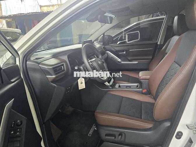 Toyota Innova Cross HEV 2024 Trắng 3500 km