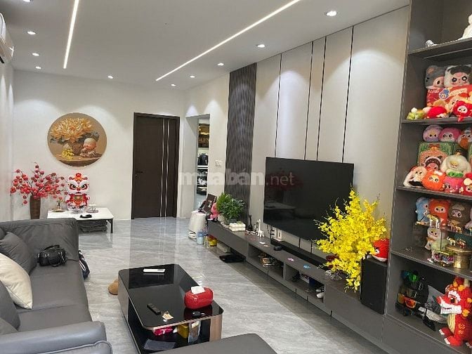 Bán nhà tập thể lô góc quận Đống Đa, S 50/100m sổ đỏ cất két oto đỗ cử