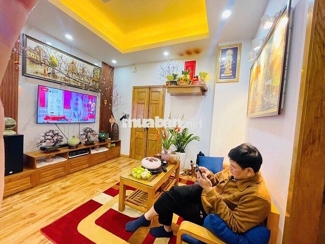 Cho thuê căn góc 85m2: 3 pn hướng Đông Nam, Nguyễn Chánh, Cầu Giấy